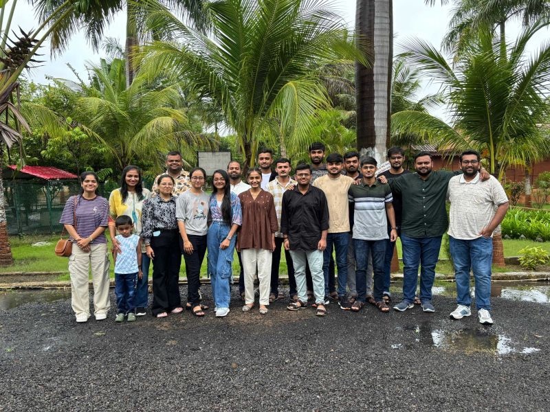 The Untie-it team together outdoors