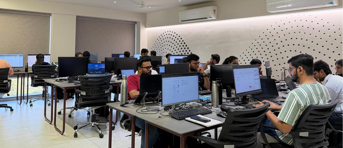 Team working in the Untie-it open office